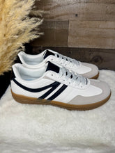 Load image into Gallery viewer, OUTWOODS BLACK SNEAKER