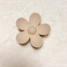 Load image into Gallery viewer, LARGE FLOWER CLAW CLIPS