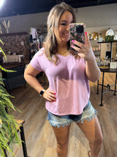 Load image into Gallery viewer, HEATHERED MAUVE VNECK TEE