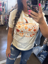Load image into Gallery viewer, FLORAL PUMPKIN GRAPHIC TEE
