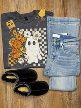Load image into Gallery viewer, GROOVY GHOST GRAPHIC TEE