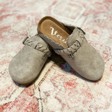 Load image into Gallery viewer, VERY G IRIS BRAIDED CLOG