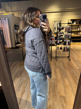 Load image into Gallery viewer, GREY QUILTED PULLOVER