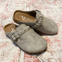 Load image into Gallery viewer, VERY G IRIS BRAIDED CLOG