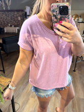 Load image into Gallery viewer, HEATHERED MAUVE VNECK TEE