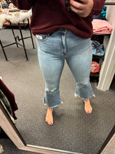 Load image into Gallery viewer, HIDDEN ADDY SUPER FRAY CROP FLARE JEAN