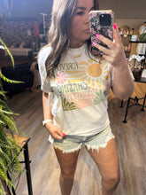 Load image into Gallery viewer, CHASING SUNSETS GRAPHIC TEE
