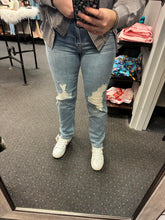 Load image into Gallery viewer, HIDDEN ZOEY MOM JEAN