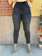 Load image into Gallery viewer, JUDY BLUE SKYLA BLACK TUMMY CONTROL SKINNY JEAN