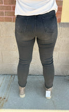 Load image into Gallery viewer, JUDY BLUE SKYLA BLACK TUMMY CONTROL SKINNY JEAN
