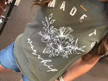 Load image into Gallery viewer, MADE TO WORSHIP GRAPHIC TEE