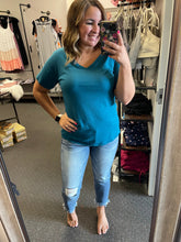 Load image into Gallery viewer, RELAXED BASIC TEE