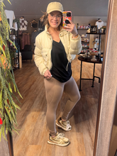 Load image into Gallery viewer, CROPPED CREAM PUFFER JACKET