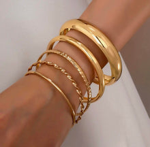 Load image into Gallery viewer, GOLD TEXTURED BANGLE STACK SET