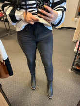 Load image into Gallery viewer, JUDY BLUE SKYLA BLACK TUMMY CONTROL SKINNY JEAN