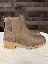 Load image into Gallery viewer, VERY G TAUPE PASADENA BOOT