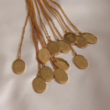 Load image into Gallery viewer, BIRTH FLOWER ENGRAVED NECKLACE