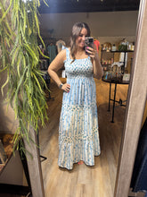 Load image into Gallery viewer, FLORAL MAXI DRESS
