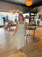 Load image into Gallery viewer, BLUE WOVEN MIDI DRESS
