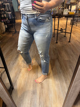 Load image into Gallery viewer, KANCAN TORI HIGH RISE MOM JEANS
