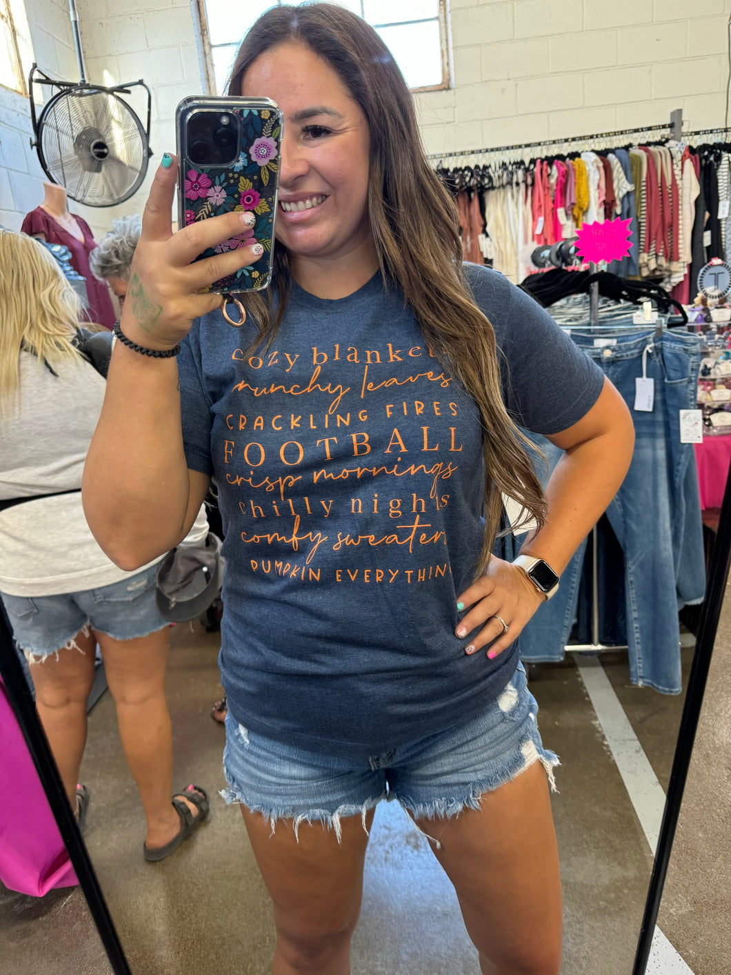 COZY BLANKETS GRAPHIC TEE