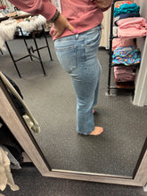 Load image into Gallery viewer, HIDDEN RYAN HIGH-RISE BOOTCUT JEANS
