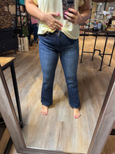 Load image into Gallery viewer, JUDY BLUE SYDNEY MID RISE PETITE BOOTCUT
