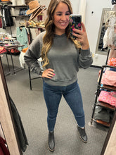 Load image into Gallery viewer, HEATHER GREY CROPPED PULLOVER
