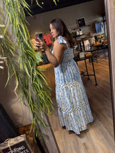 Load image into Gallery viewer, FLORAL MAXI DRESS
