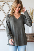 Load image into Gallery viewer, OLIVE RIBBED VNECK TOP
