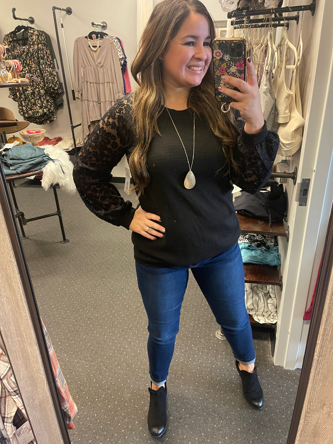 BLACK LACE SLEEVE RIBBED TOP
