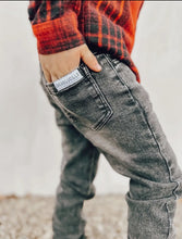 Load image into Gallery viewer, FADED BLACK STRETCHY DENIM
