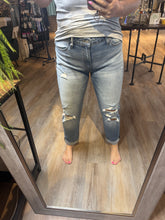 Load image into Gallery viewer, KANCAN TORI HIGH RISE MOM JEANS
