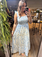 Load image into Gallery viewer, FLORAL MAXI DRESS
