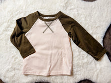 Load image into Gallery viewer, CREAM AND OLIVE REGLAN SHIRT
