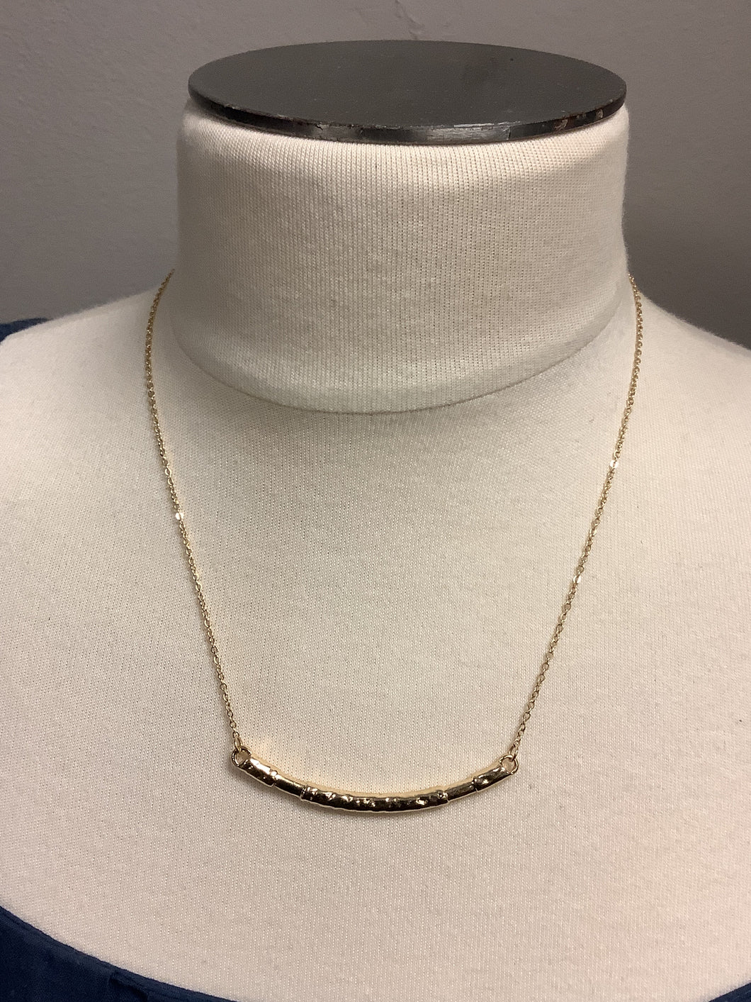 GOLD HAMMERED BAR NECKLACE