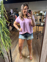 Load image into Gallery viewer, HEATHERED MAUVE VNECK TEE
