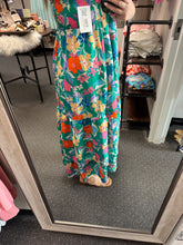 Load image into Gallery viewer, GREEN FLORAL TIERED MAXI DRESS
