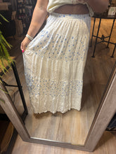 Load image into Gallery viewer, WHITE FLORAL MAXI SKIRT
