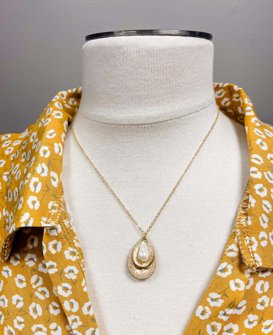 DOUBLE CONCAVE W/ FRESH WATER PEARL NECKLACE