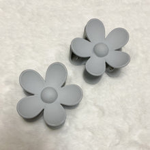 Load image into Gallery viewer, LARGE FLOWER CLAW CLIPS
