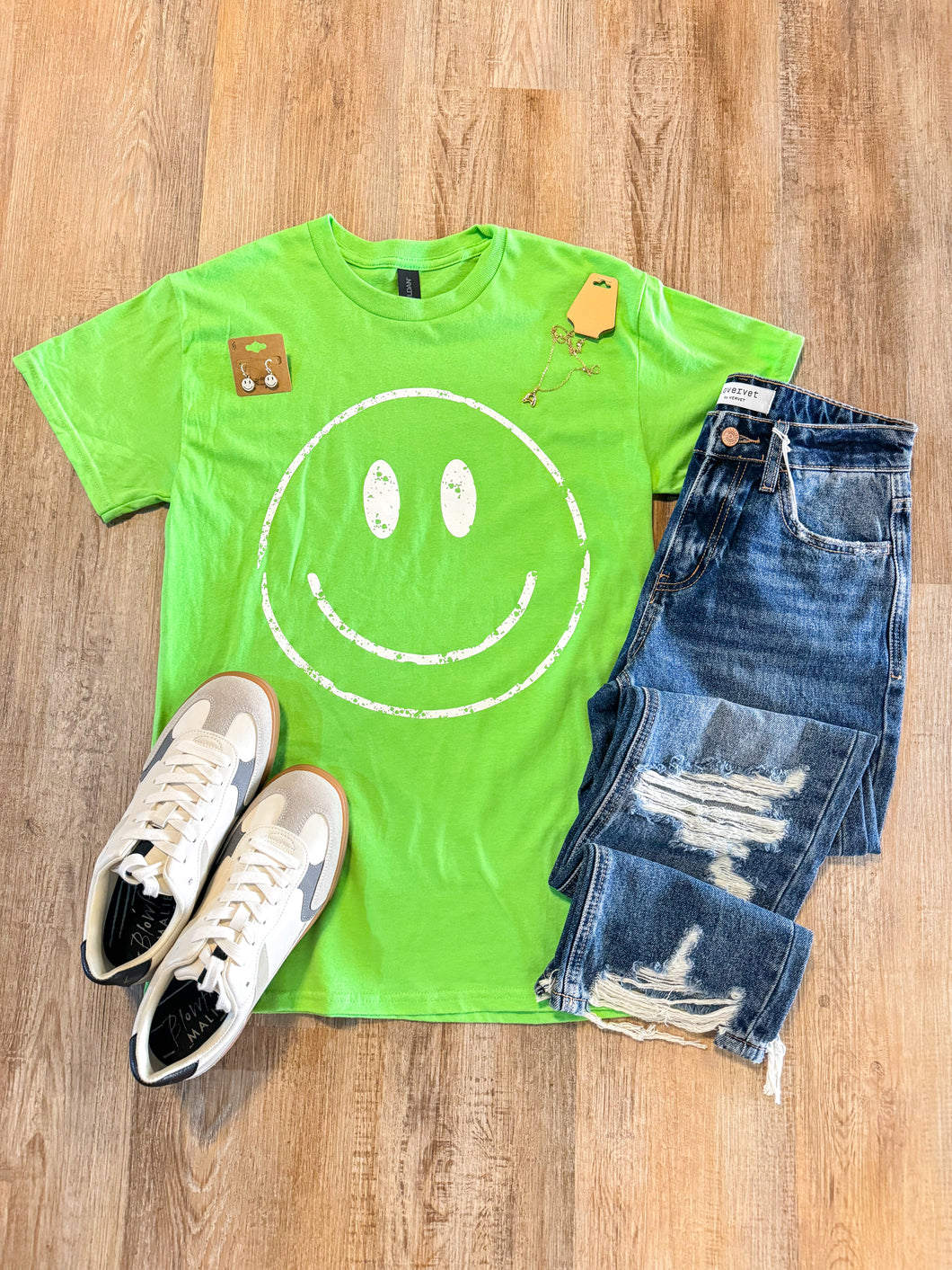 SMILEY FACE GRAPHIC TEE ✨ MULTIPLE COLORS