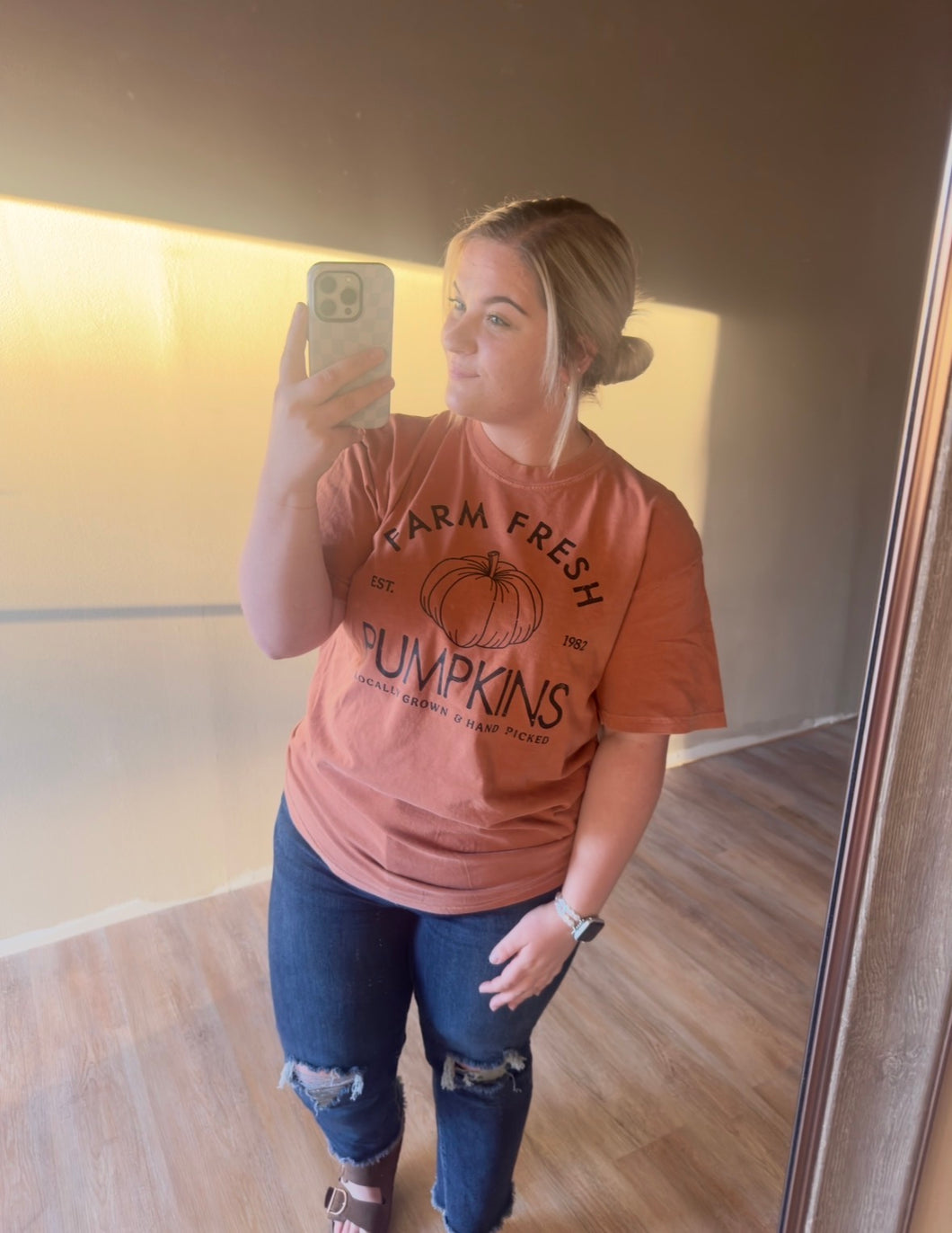 FARM FRESH PUMPKINS GRAPHIC TEE