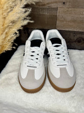 Load image into Gallery viewer, OUTWOODS BLACK SNEAKER
