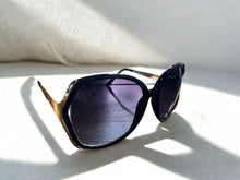 Load image into Gallery viewer, SUNGLASSES
