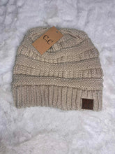 Load image into Gallery viewer, CC CLASSIC BEANIE
