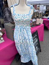 Load image into Gallery viewer, FLORAL MAXI DRESS
