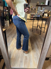 Load image into Gallery viewer, JUDY BLUE SYDNEY MID RISE PETITE BOOTCUT
