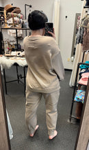 Load image into Gallery viewer, SAND SWEATSHIRT
