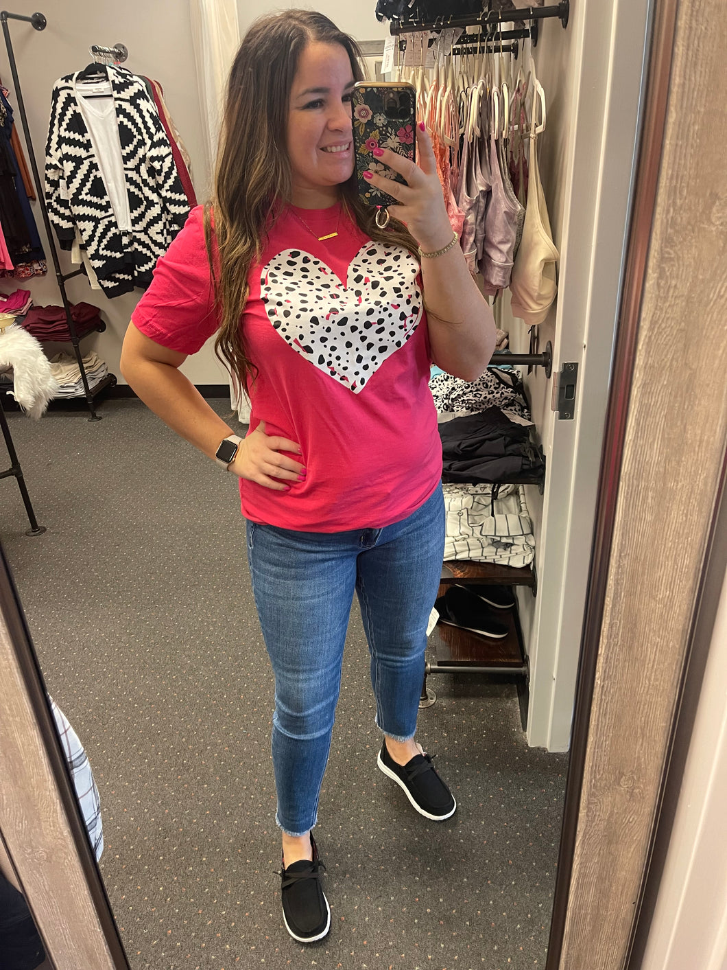 DOTTED HEART GRAPHIC TEE
